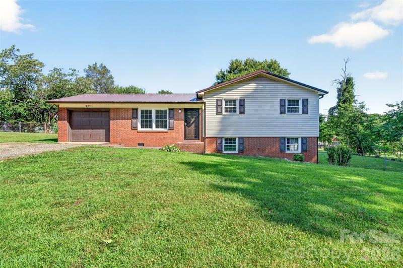 823 Flint Dr, Statesville, NC 28677