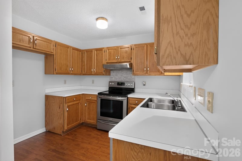 556 Viking Dr, Concord, NC 28025