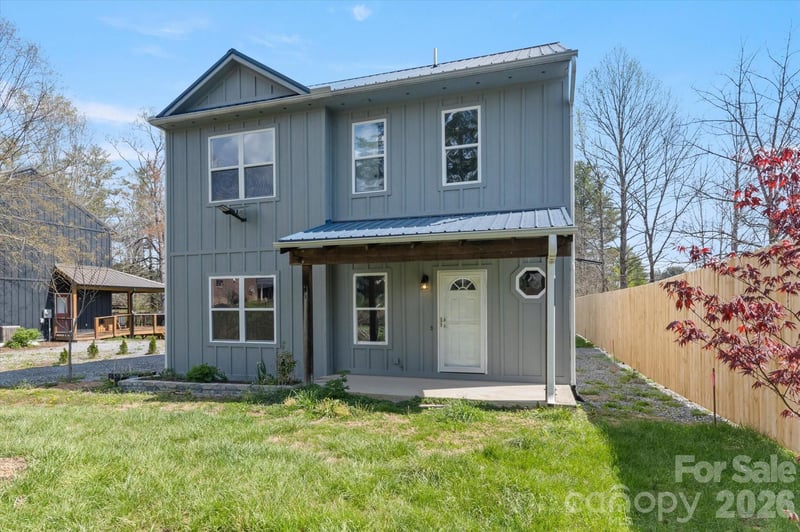 84 Poplar St, Brevard, NC 28712