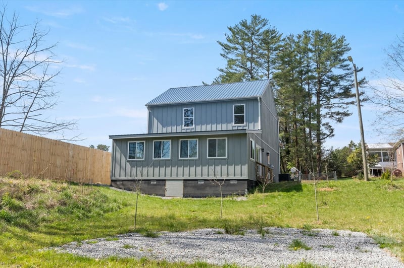 84 Poplar St, Brevard, NC 28712