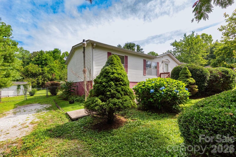 44 Double D Dr, Flat Rock, NC 28731