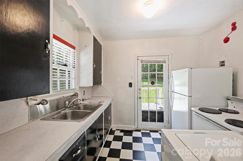 1211 Woodland Dr, Charlotte, NC 28205