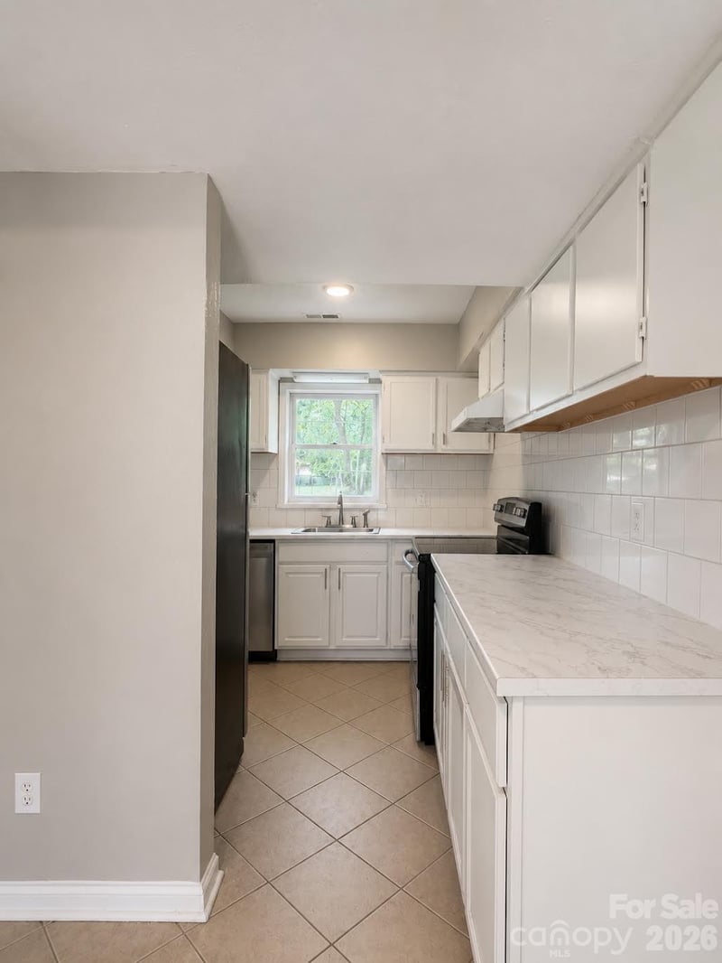 6101 Honeysuckle Ln, Charlotte, NC 28212
