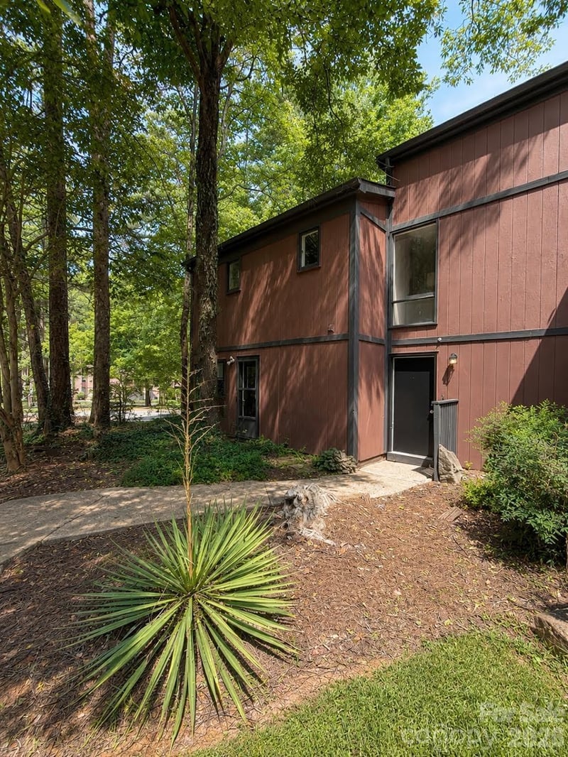6101 Honeysuckle Ln, Charlotte, NC 28212