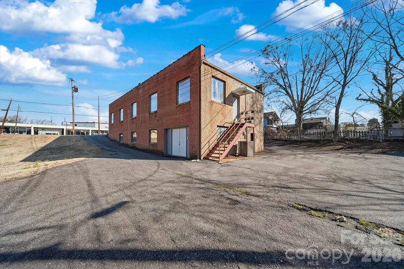 729 1st Ave, Hickory, NC 28602