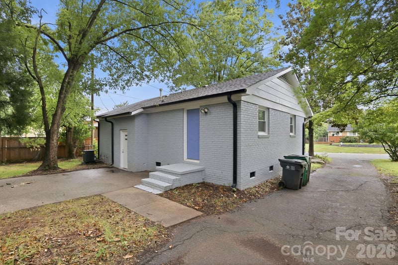 835 Ranch Rd, Charlotte, NC 28208