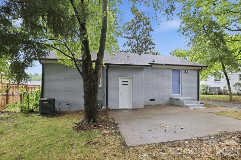 835 Ranch Rd, Charlotte, NC 28208