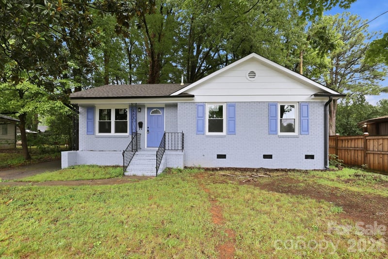 835 Ranch Rd, Charlotte, NC 28208