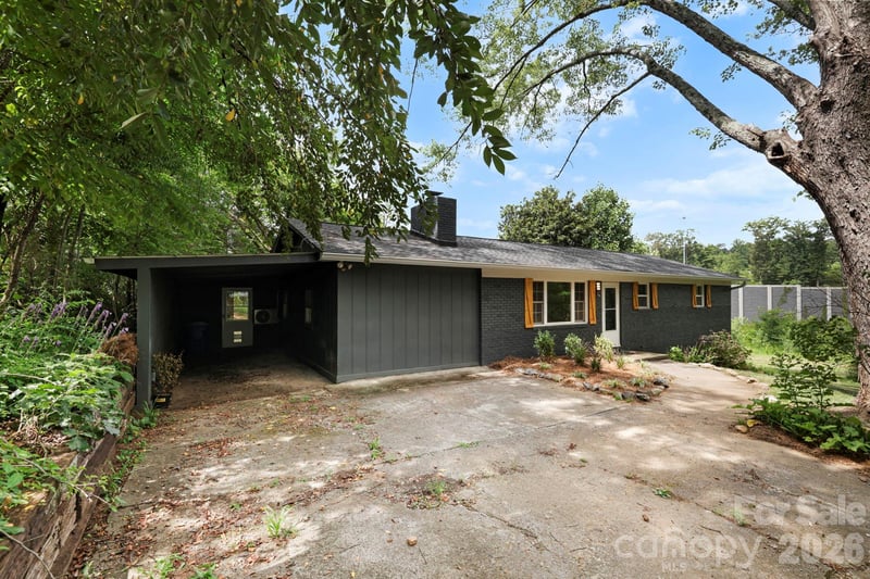 28 Pine Ln, Asheville, NC 28806