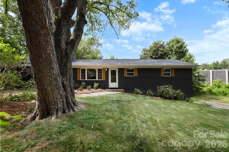 28 Pine Ln, Asheville, NC 28806
