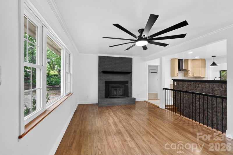 28 Pine Ln, Asheville, NC 28806