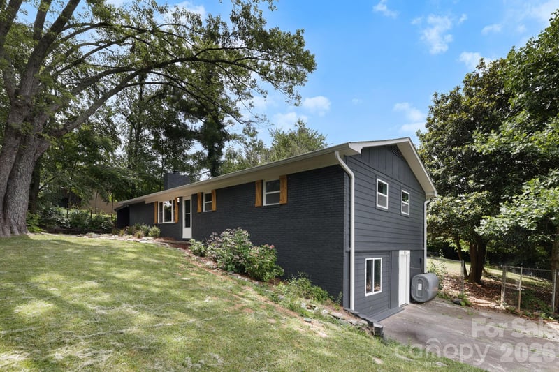 28 Pine Ln, Asheville, NC 28806