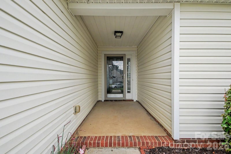 108 Briarwood Ln, Mount Holly, NC 28120