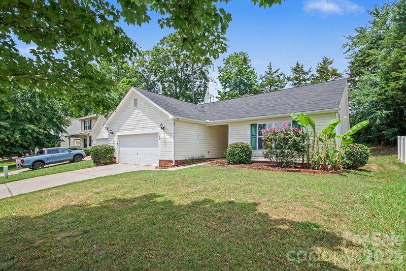 108 Briarwood Ln, Mount Holly, NC 28120