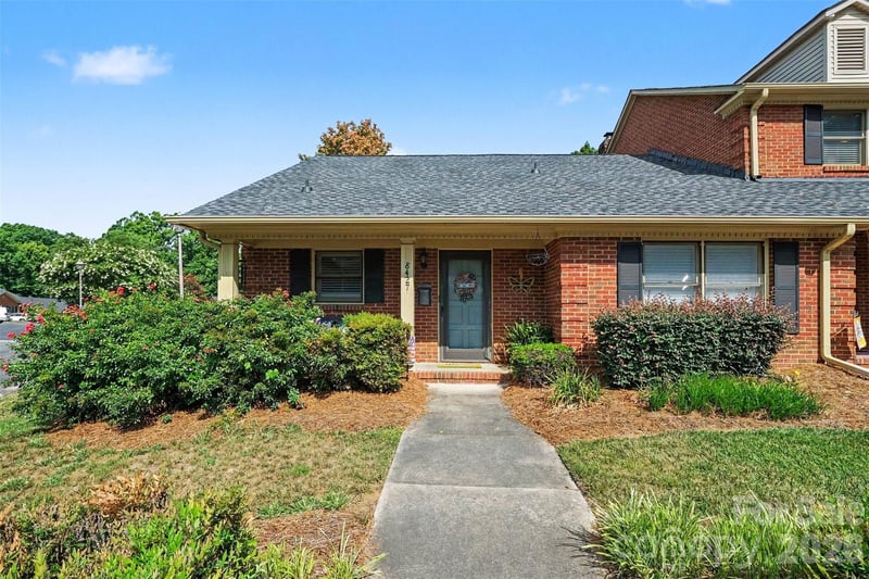 8427 Coulwood Oak Ln, Charlotte, NC 28214