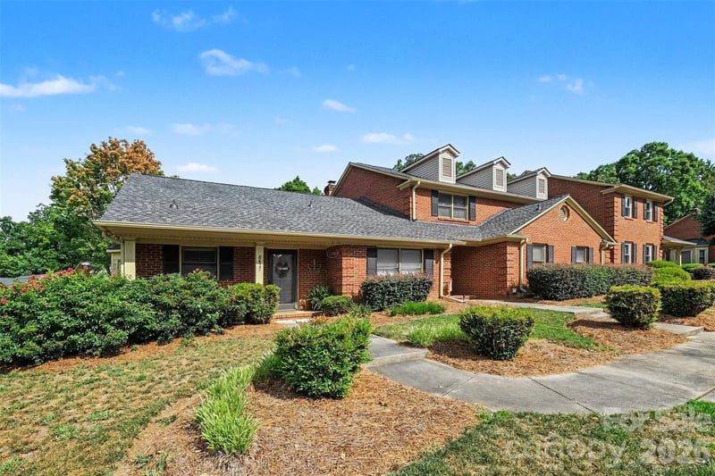 8427 Coulwood Oak Ln, Charlotte, NC 28214