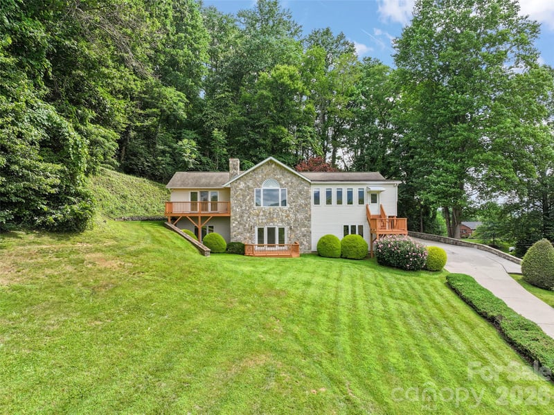 415 Knollwood Dr, Waynesville, NC 28786