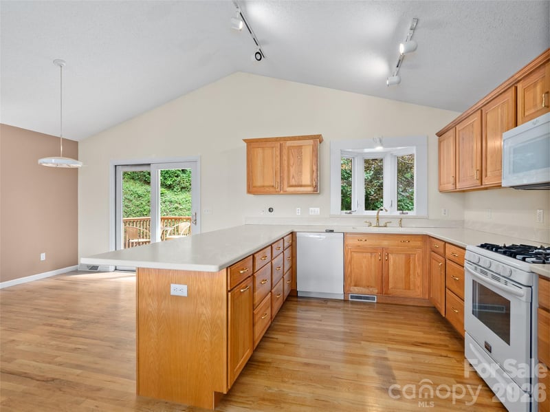 415 Knollwood Dr, Waynesville, NC 28786
