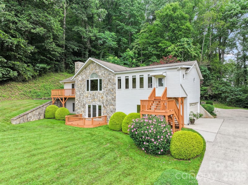 415 Knollwood Dr, Waynesville, NC 28786