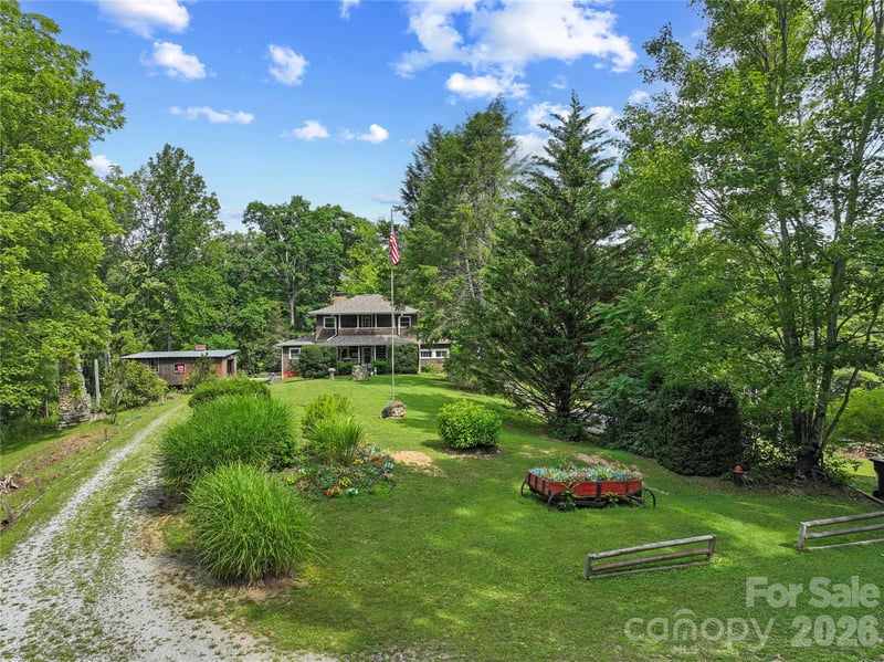 3151 Bearwallow Rd, Hendersonville, NC 28792