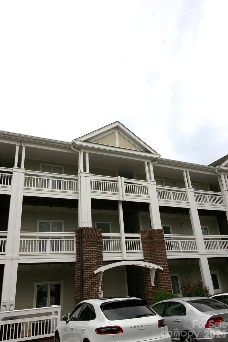797 Peninsula Dr, Davidson, NC 28036