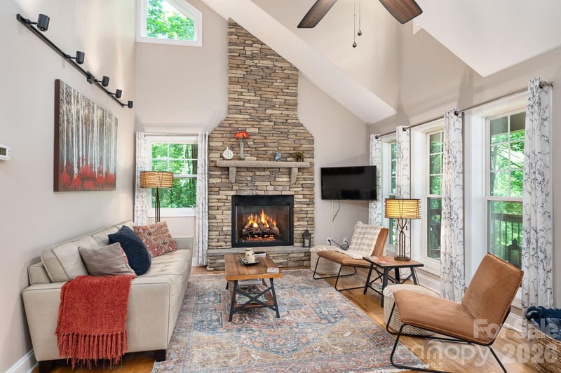 15 Happy Crow Ln, Asheville, NC 28805