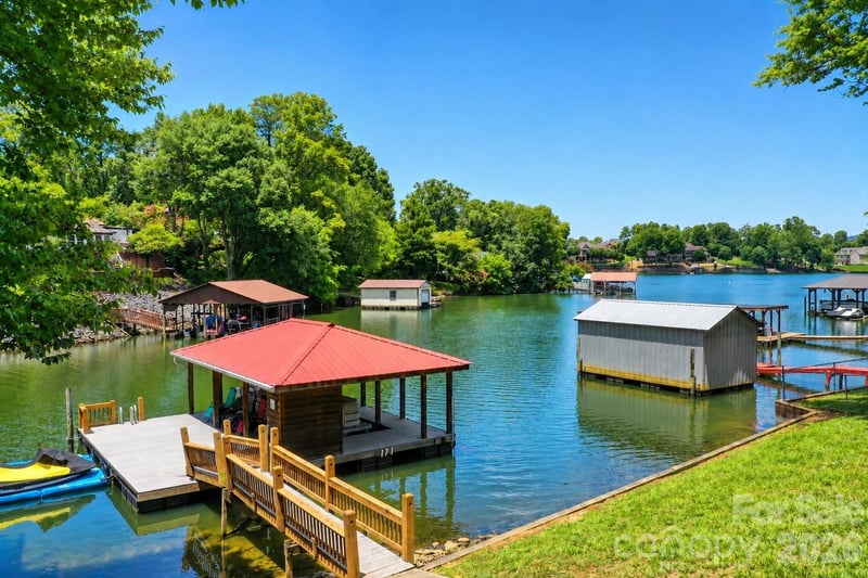 6203 Vandresser Point, Hickory, NC 28601