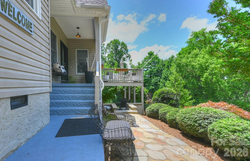 77 Carriage West Dr, Hendersonville, NC 28791