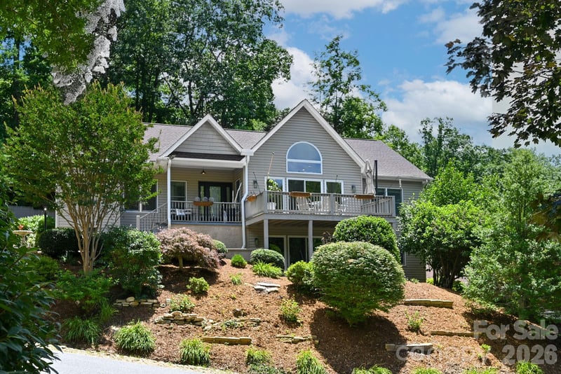77 Carriage West Dr, Hendersonville, NC 28791