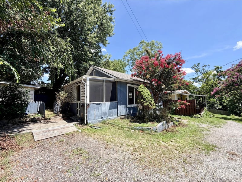 6 Leita Ln, Asheville, NC 28806