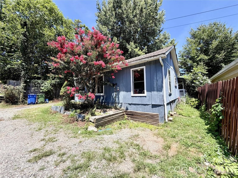 6 Leita Ln, Asheville, NC 28806