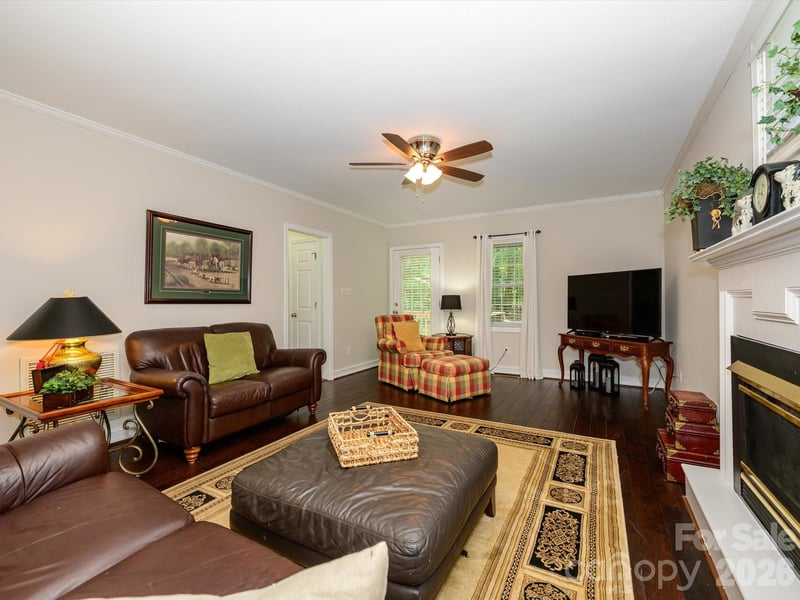 2704 Gold Spike Ct, Matthews, NC 28105