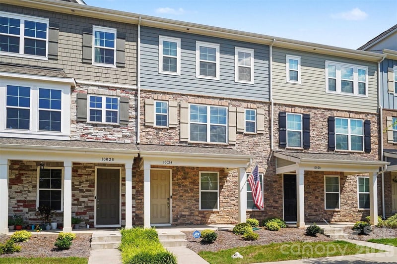 10024 Hemingway Pl, Charlotte, NC 28227
