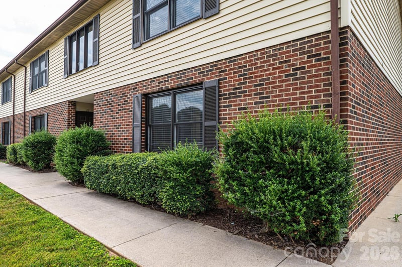 525 12th St #28, Hickory, NC 28602