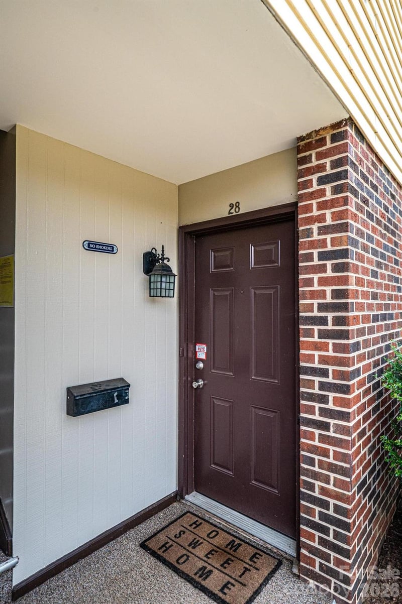 525 12th St #28, Hickory, NC 28602