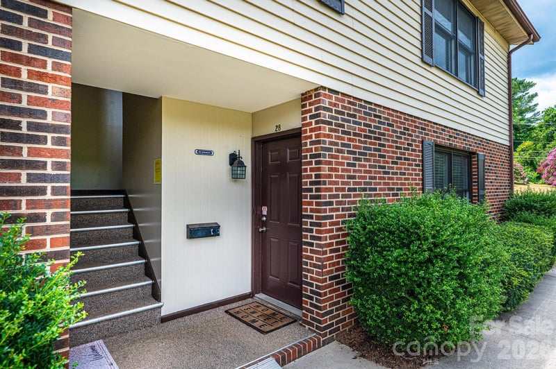525 12th St #28, Hickory, NC 28602