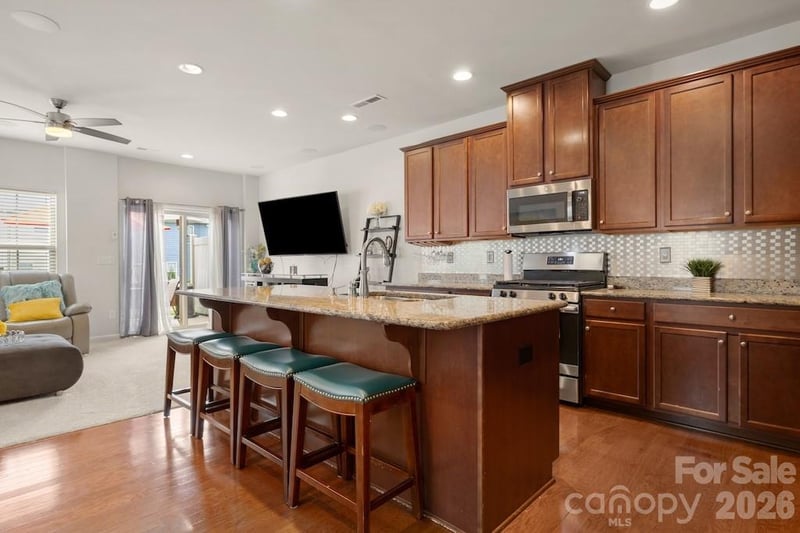 315 Scenic View Ln, Matthews, NC 28104