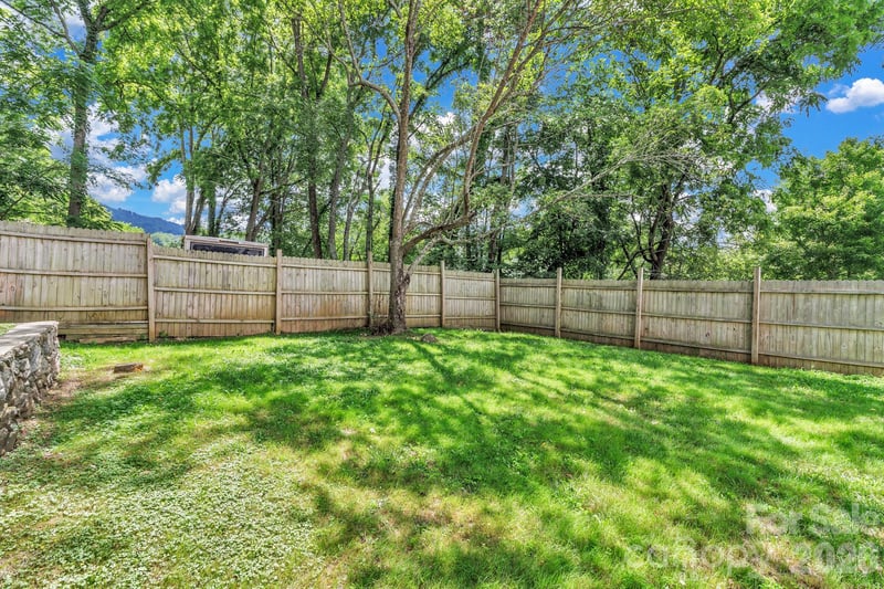 144 Pinehaven Dr, Clyde, NC 28721