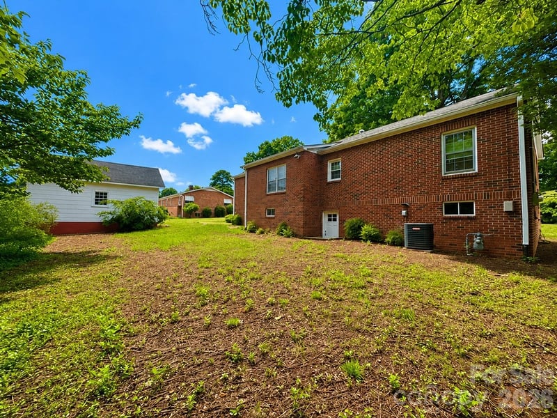 112 3rd St, Conover, NC 28613