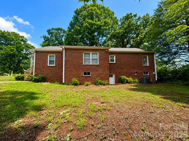 112 3rd St, Conover, NC 28613