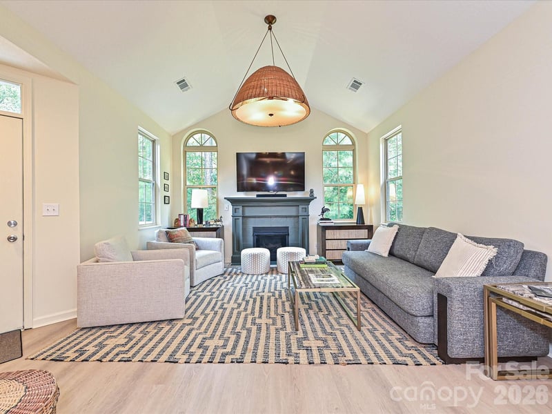 3520 Bank Ct, Matthews, NC 28105