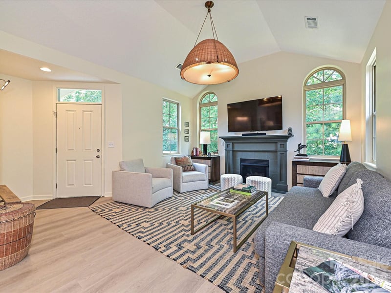 3520 Bank Ct, Matthews, NC 28105