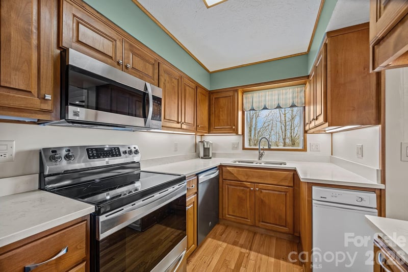 6777 Pinnacle Mountain Rd, Zirconia, NC 28790
