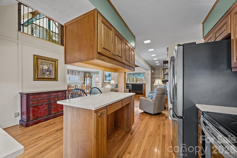 6777 Pinnacle Mountain Rd, Zirconia, NC 28790