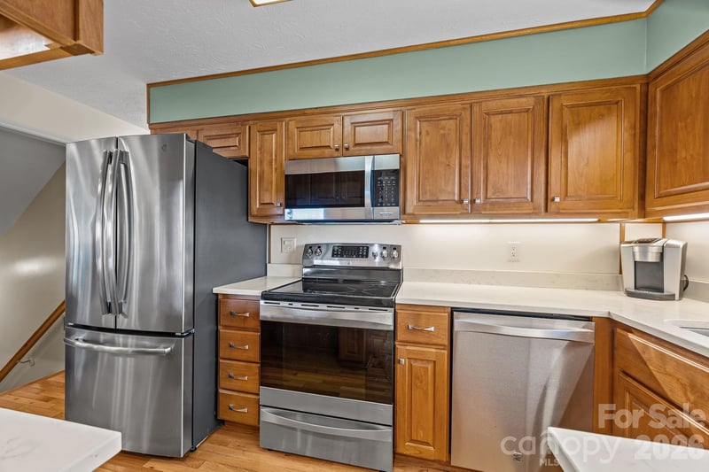 6777 Pinnacle Mountain Rd, Zirconia, NC 28790