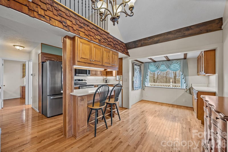 6777 Pinnacle Mountain Rd, Zirconia, NC 28790