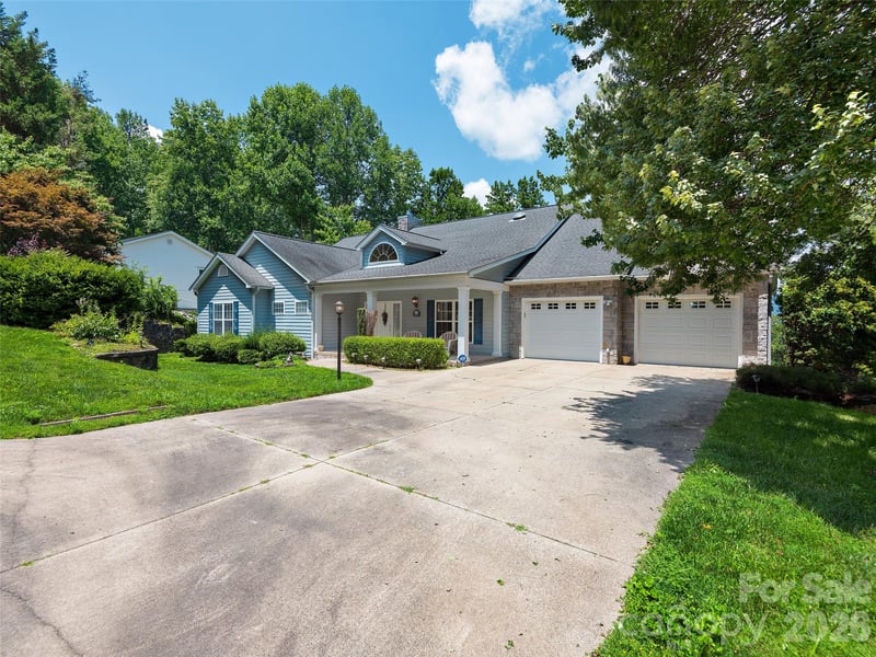 84 Red Cedar Dr, Hendersonville, NC 28792