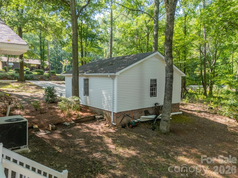 1077 Shore Dr, Lancaster, SC 29720