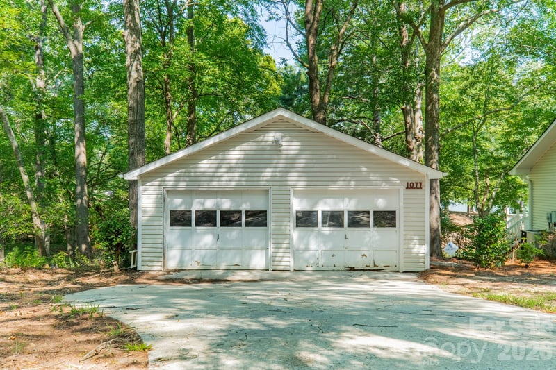 1077 Shore Dr, Lancaster, SC 29720