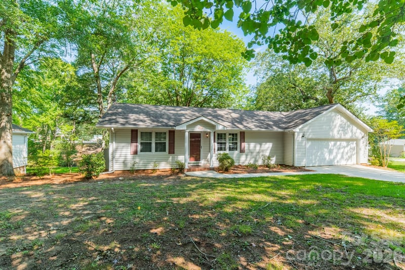 1077 Shore Dr, Lancaster, SC 29720